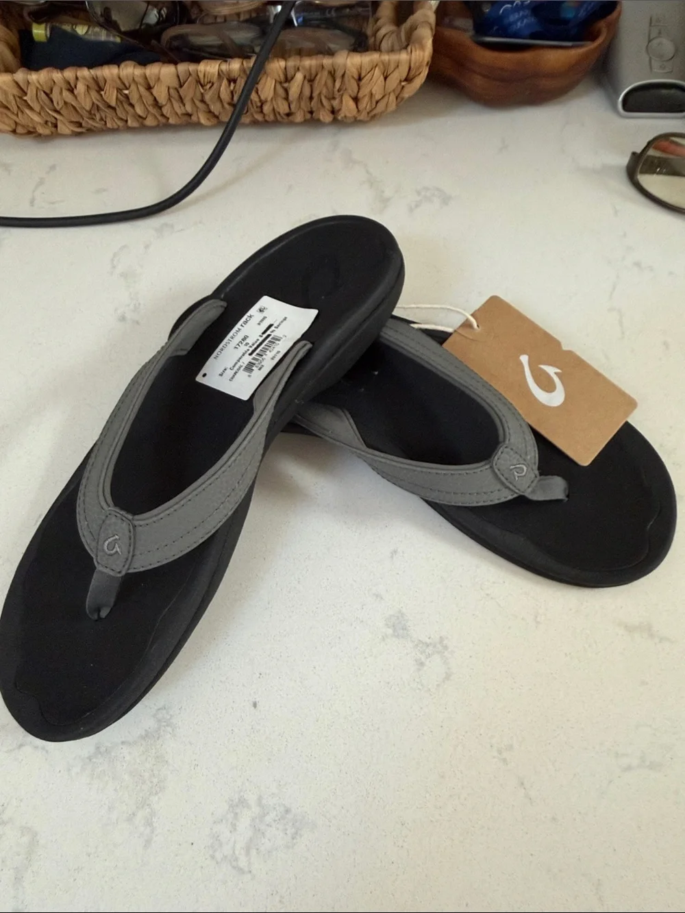 NWT Olukai Women's Gray and Black Flip Flop Sandals size 10